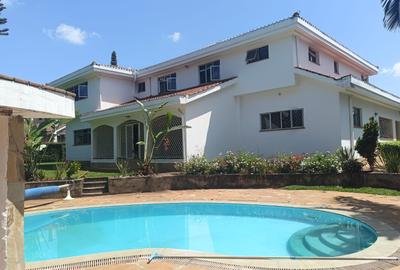 5 Bed House with En Suite at Runda