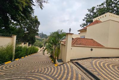 4 Bed Townhouse with En Suite in Spring Valley