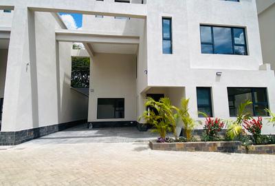 5 Bed Villa with En Suite at Manyani Road