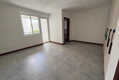 3 Bed Apartment with En Suite in Parklands - 4