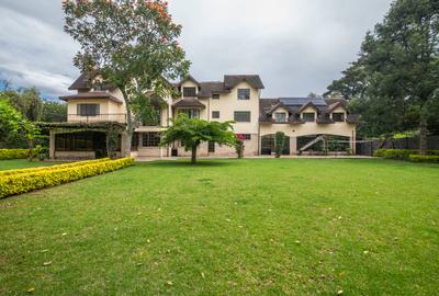 5 Bed House with En Suite in Runda