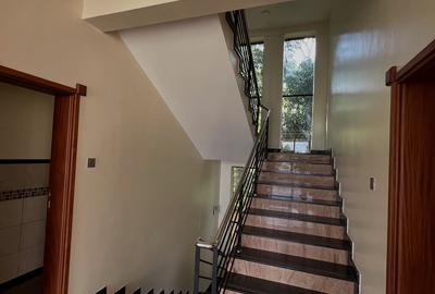 5 Bed Townhouse with En Suite in Lavington - 4