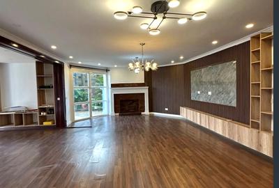 5 Bed House with En Suite in Runda - 2