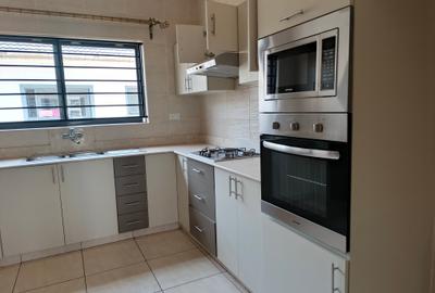 2 Bed Apartment with En Suite in Rhapta Road