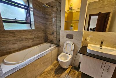 3 Bed Apartment with En Suite in Riverside - 4