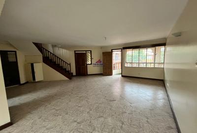 3 Bed Apartment with En Suite in Kilimani - 2