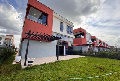 4 Bed Villa with En Suite in Membley