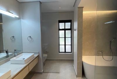 7 Bed Townhouse with En Suite in Lavington - 2