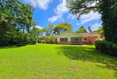 4 Bed House with En Suite in Runda - 2