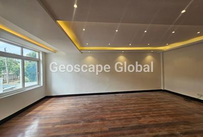 4 Bed House with En Suite in Runda - 2