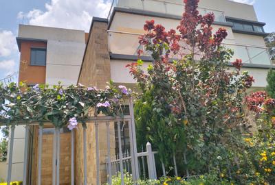 5 Bed Townhouse with En Suite in Lavington