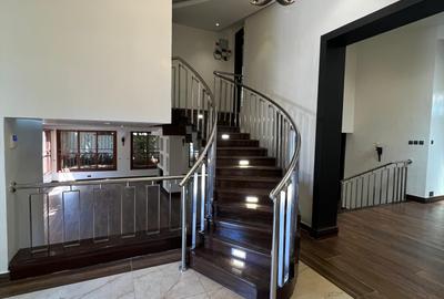 7 Bed House with En Suite in Kyuna