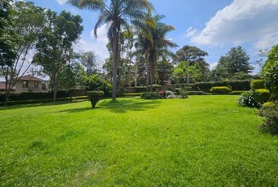 5 Bed House with En Suite in Runda - 2