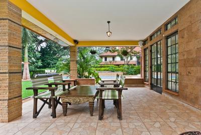 5 Bed House with En Suite at Rossly Park Lone Tree - 3