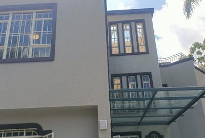 4 Bed Townhouse with En Suite in Spring Valley