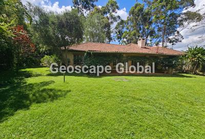 4 Bed House with En Suite in Ridgeways