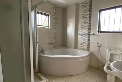 3 Bed Apartment with En Suite in Lavington