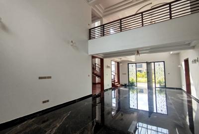 7 Bed House with En Suite in Karen - 2