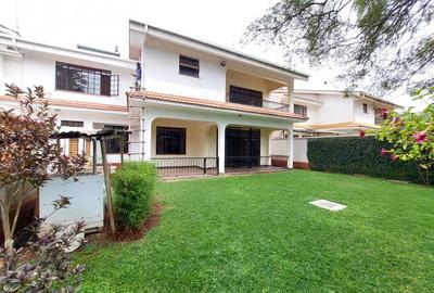 5 Bed Villa with En Suite at Lavington Green