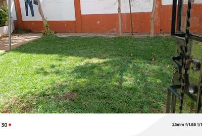 5 Bed Villa with En Suite in Riverside