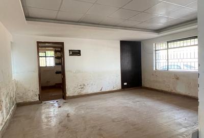 Commercial Property with Service Charge Included at Camellia Close ( Un Avenue)