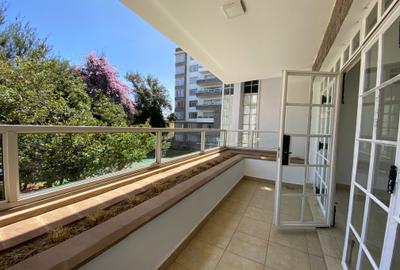 3 Bed Apartment with En Suite in Lavington