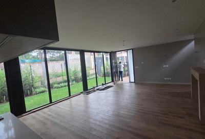 4 Bed Townhouse with En Suite at Paradise - 2