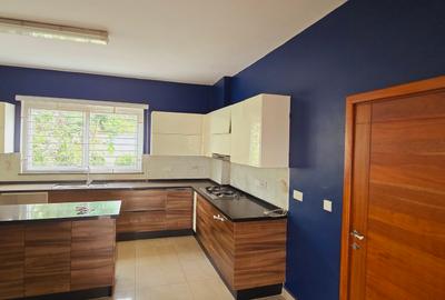 5 Bed Townhouse with En Suite at Convent Drive