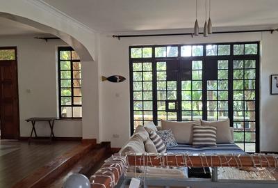 5 Bed Townhouse with En Suite in Kyuna - 3