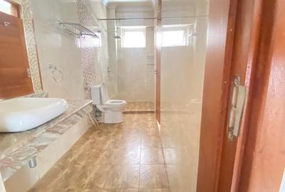 4 Bed Apartment with En Suite at Parklands - 4