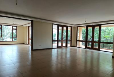 4 Bed Apartment with En Suite in Riverside