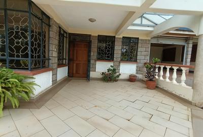 6 Bed House with En Suite in Runda - 3
