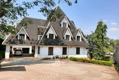 7 Bed House with En Suite in Runda
