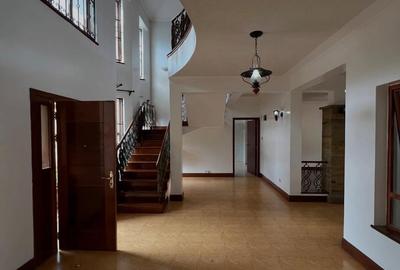 5 Bed Townhouse with En Suite in Runda - 2