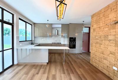 5 Bed Villa with En Suite at