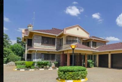 5 Bed House with En Suite in Runda