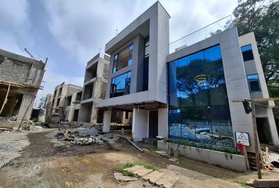 5 Bed Townhouse with En Suite in Lavington