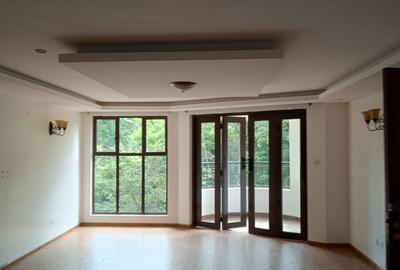 Serviced 3 Bed Apartment with En Suite in Riverside