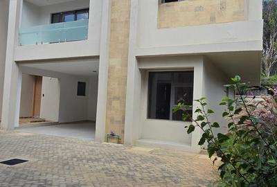 6 Bed Townhouse with En Suite at Off Convent Drive - 4