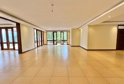 3 Bed Apartment with En Suite in Riverside