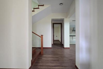 5 Bed House with En Suite in Lavington