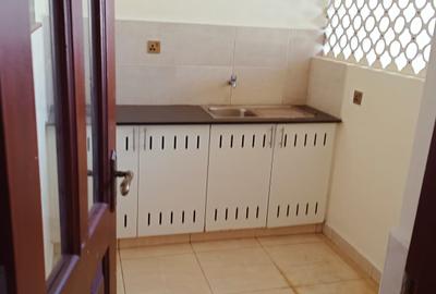 2 Bed Apartment with En Suite in Rhapta Road - 4