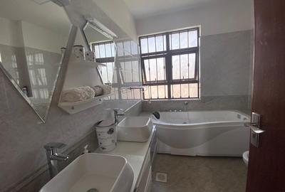 4 Bed Villa with En Suite at Runda Rd