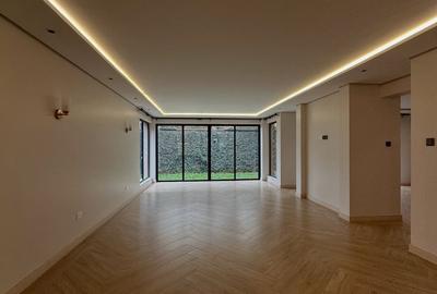 5 Bed Townhouse with En Suite at Convent Drive - 2