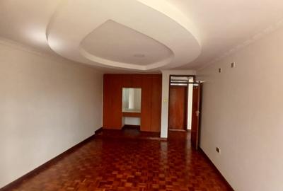 5 Bed House with En Suite in Runda - 4