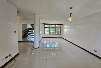 4 Bed Apartment with En Suite in Riverside - 2