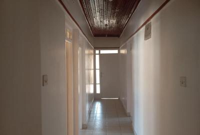 5 Bed House with En Suite at Mountain View Estate