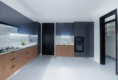 3 Bed Apartment with En Suite at Mandera Road - 4