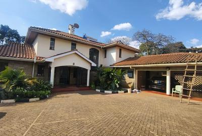 5 Bed House with En Suite in Runda - 2