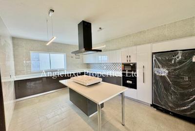 3 Bed Apartment with En Suite at Riverside Drive